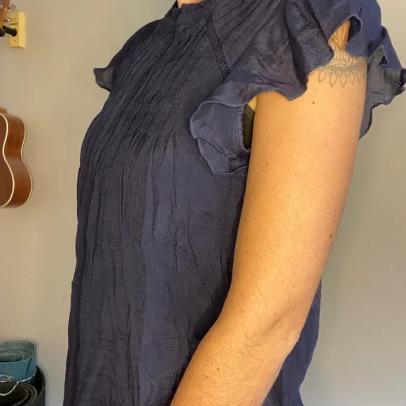 Sheer ruffle sleeved top - Picture 2 of 4